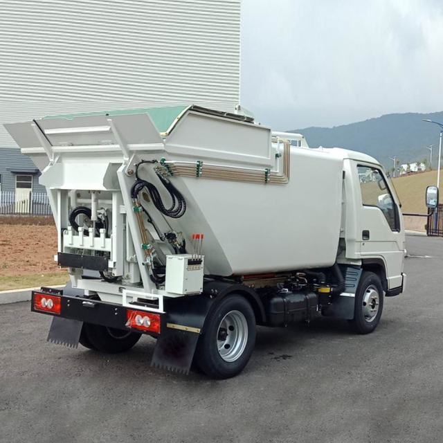 China Factory Unloading Sanitation Trucks for Sustainable Urban Waste Transportation