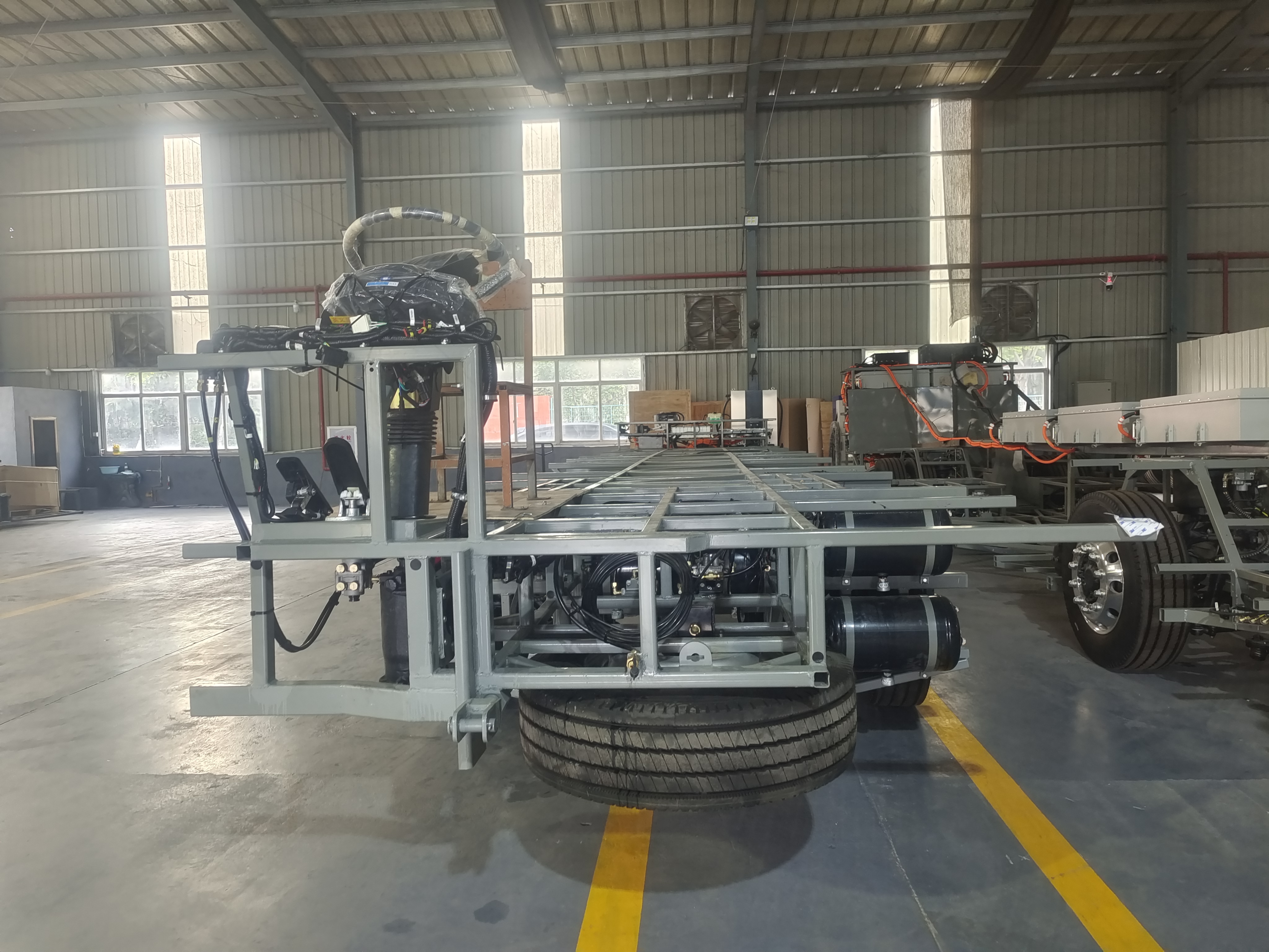 12m Comfortable Pure Electric Coach Chassis - Dedicated for Luxury Tourism/Suburban Passenger Transport