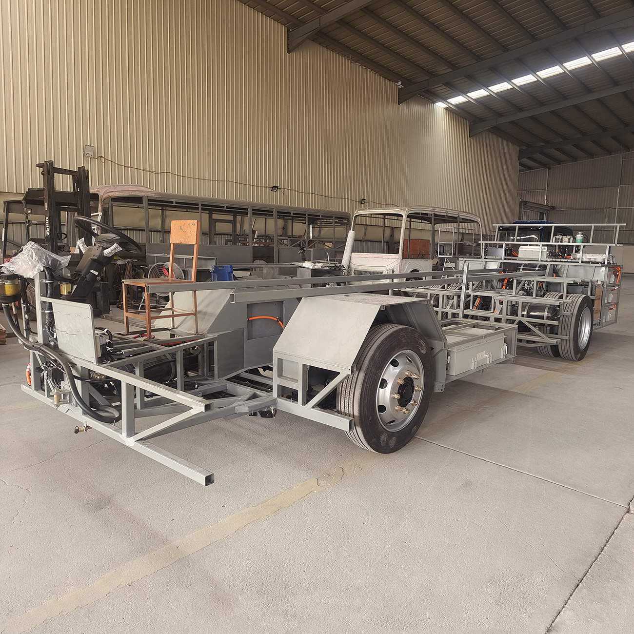 China Factory 8.5m Electric Luxury City Commuter Bus Chassis Coach Chassis