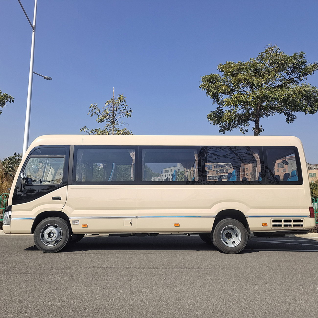 China Factory6- 7 Meters18- 30 Seats Coast Bus Passenger Bus Tourist Bus Coach Bus Coast Bus for Sale