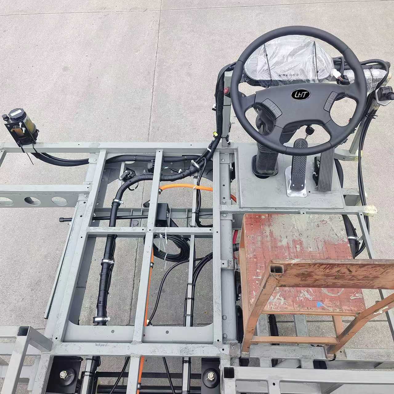 China Factory 9m Electric Luxury City Commuter Bus Chassis Coach Chassis