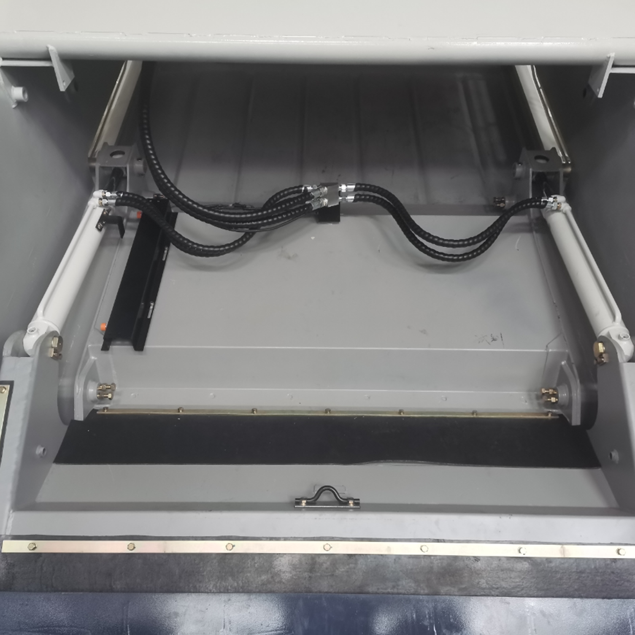 China Factory Sanitation Truck Urban Ecological Garbage Compaction Truck for Efficient Garbage Collection and Transportation