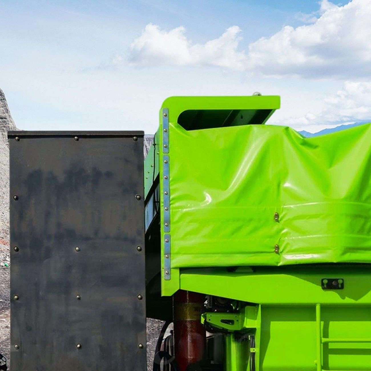 China Factory 8X4 New Energy Electric Dump Truck with Interchangeable Battery Technology