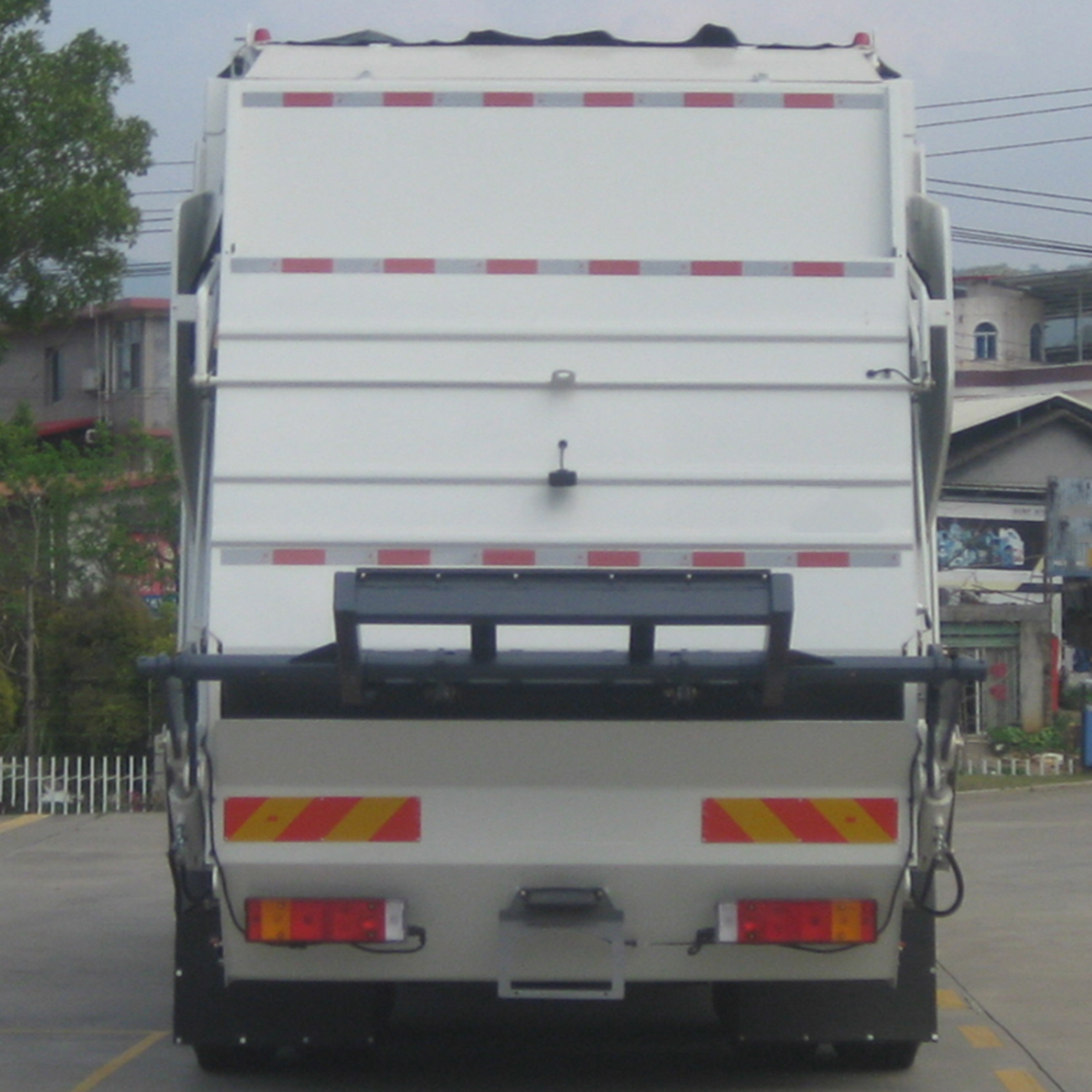China Factory Sanitation Truck Urban Ecological Garbage Compaction Truck for Efficient Garbage Collection and Transportation