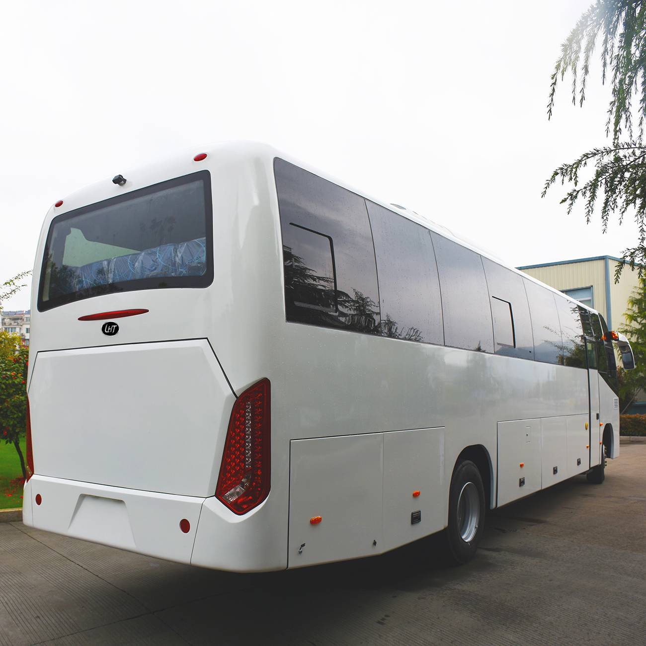 China Factory 12 Meters Diesel New Luxury 50 Seats Coach Bus and 55seats Coach Bus Passenger Bus Tourist Bus for Sale