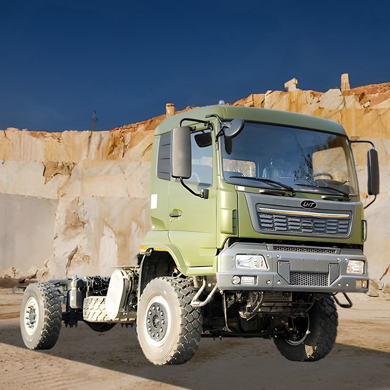 Chinese Factory 4X4 18 Ton Special Civil Truck Chassis