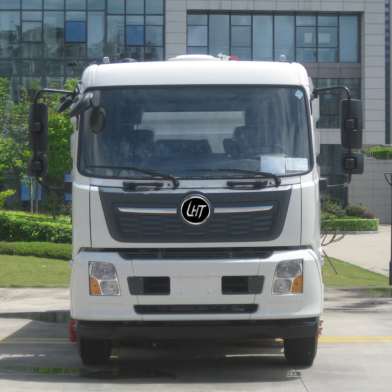 China Factory High-Grade Urban Road Sweeper and High-Pressure Cleaning Truck Combination of Sanitation Truck